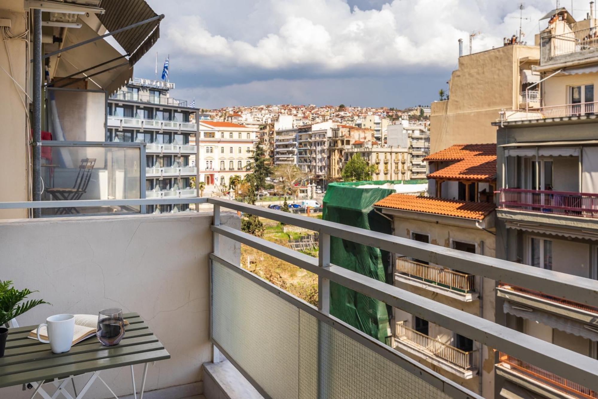 Coloured Nests Apartment Tesalonika Bagian luar foto